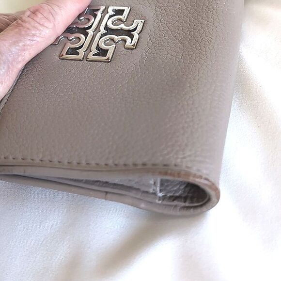 Tory Burch Britten Smartphone Bi-Fold Leather Wallet/Wristlet🩶Gray - Picture 17 of 17